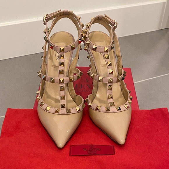 Valentino Patent Leather Nude Rockstud Heels - Size 37.5 / 7.5 - Picture 1 of 3